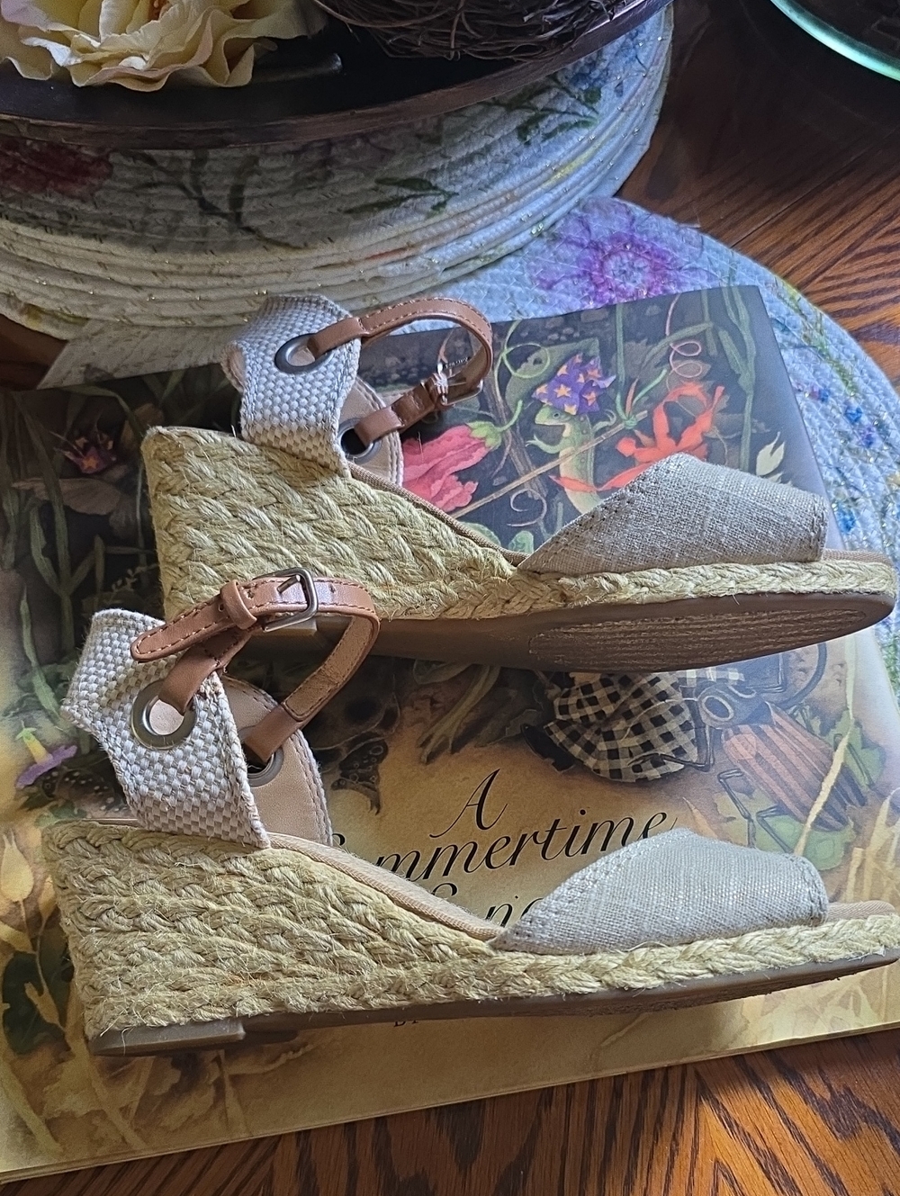 Lucky Brand Wedge Sandals - Picture 4 of 10